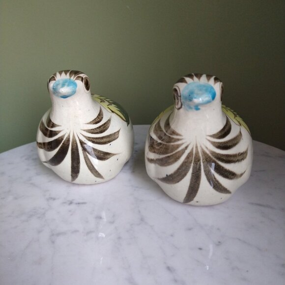 Chic White Ceramic Accent Vase with Textured Finish - Picture 4 of 6